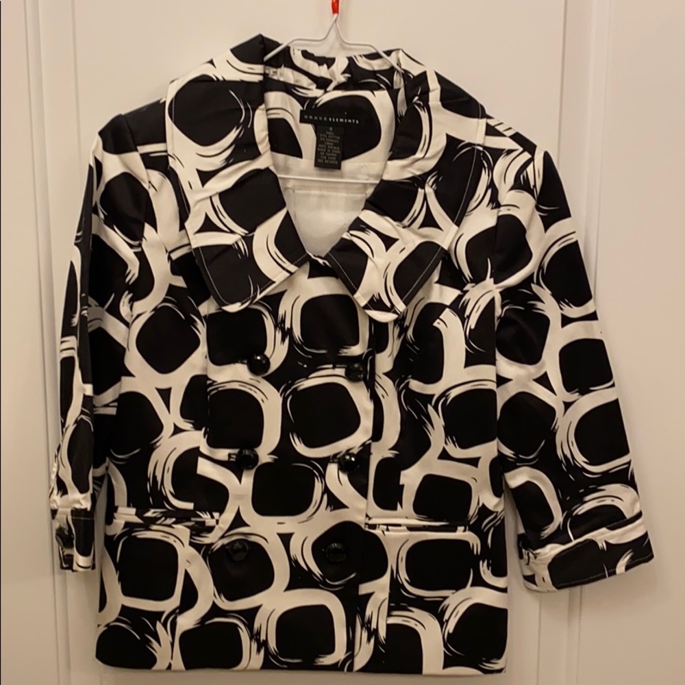 Black & white jacket. Sz 4